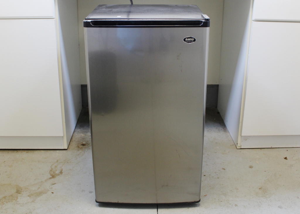 Sanyo Brushed Steel Mini Fridge EBTH